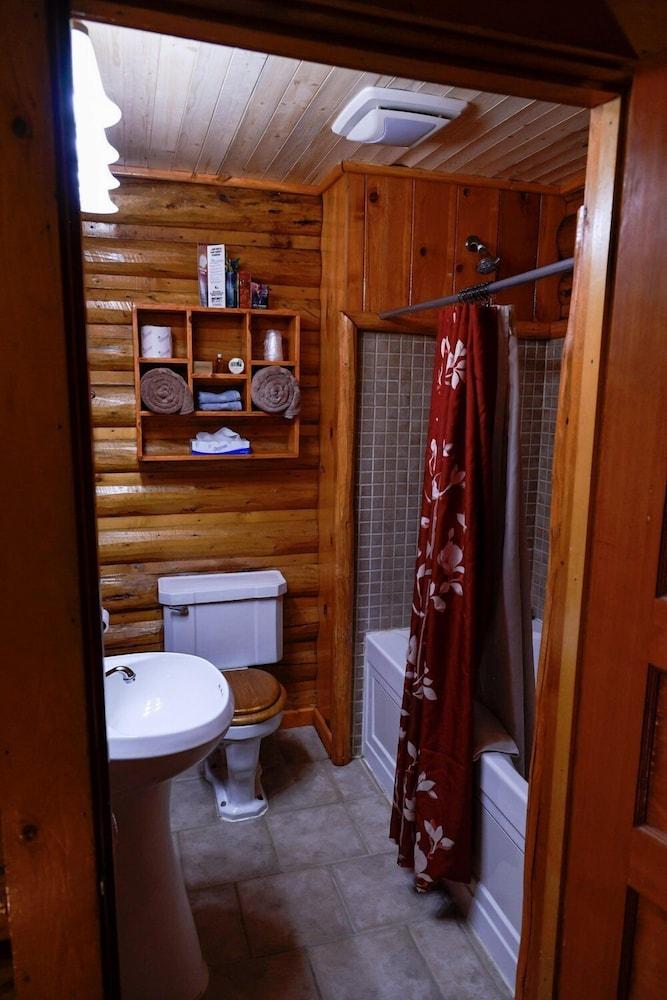 Twin Pines Lodge & Cabins photo 39