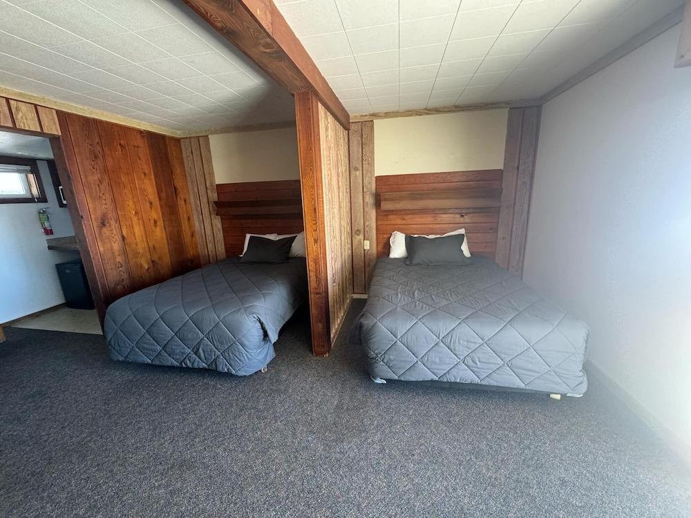 Sunset Oceanfront Lodging photo 51