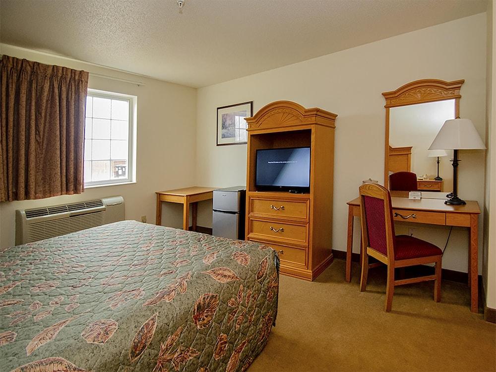 Urbana Inn & Suites photo 7