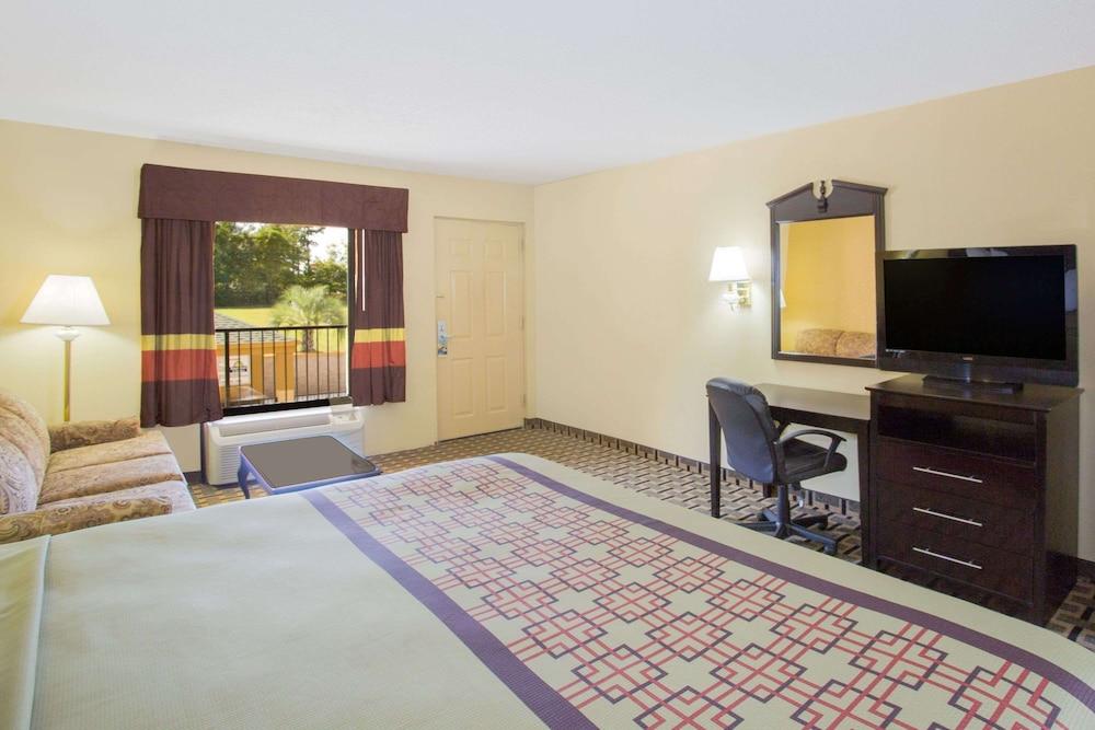Days Inn by Wyndham Andalusia photo 12