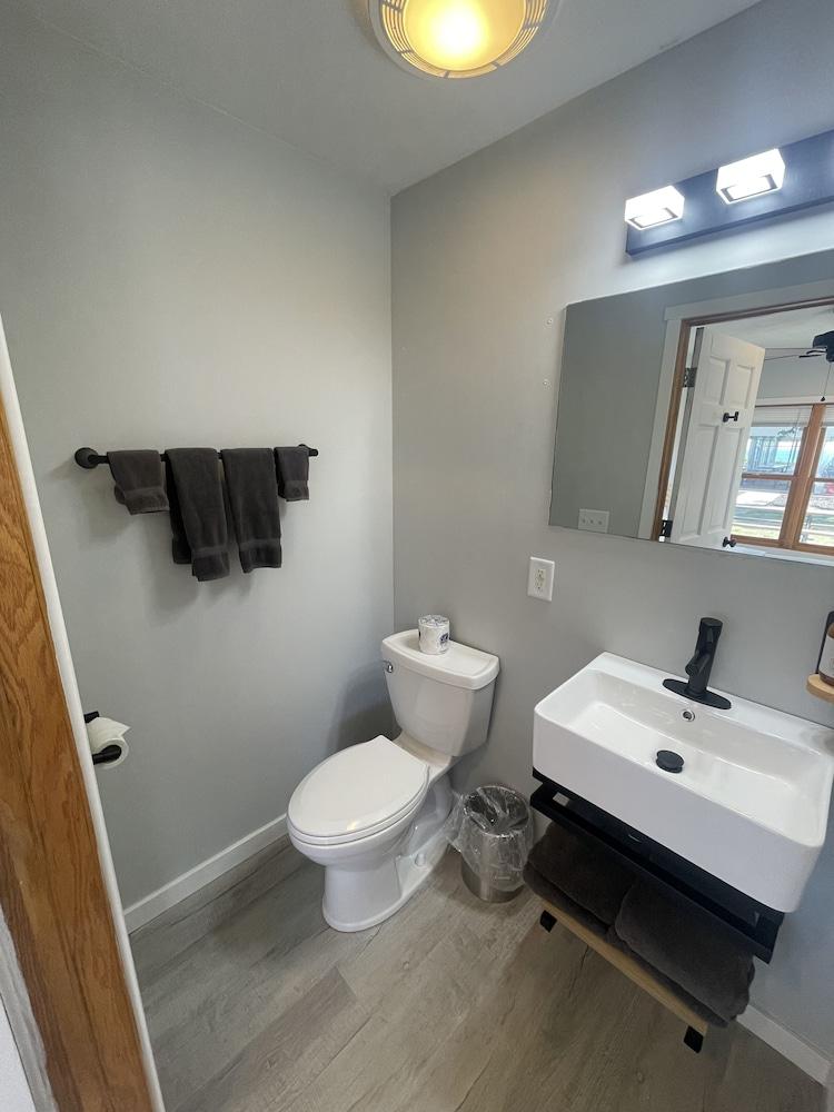 Lake Bluff Inn and Suites photo 14