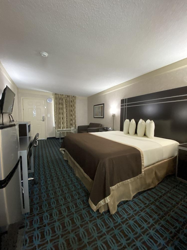 Deluxe Inn Fayetteville - I-95 Exit 49 photo 24