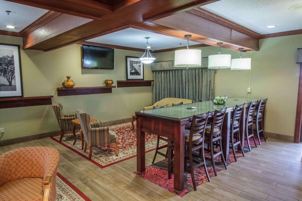 Hampton Inn South Haven photo 2