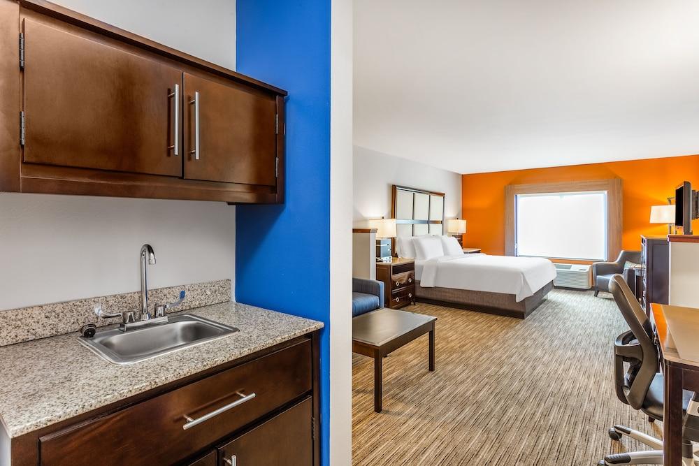 Holiday Inn Express Hotel & Suites Albert Lea - I-35 by IHG photo 3