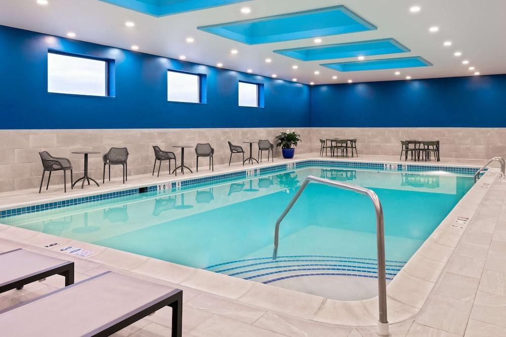 Hampton Inn Salisbury photo 19