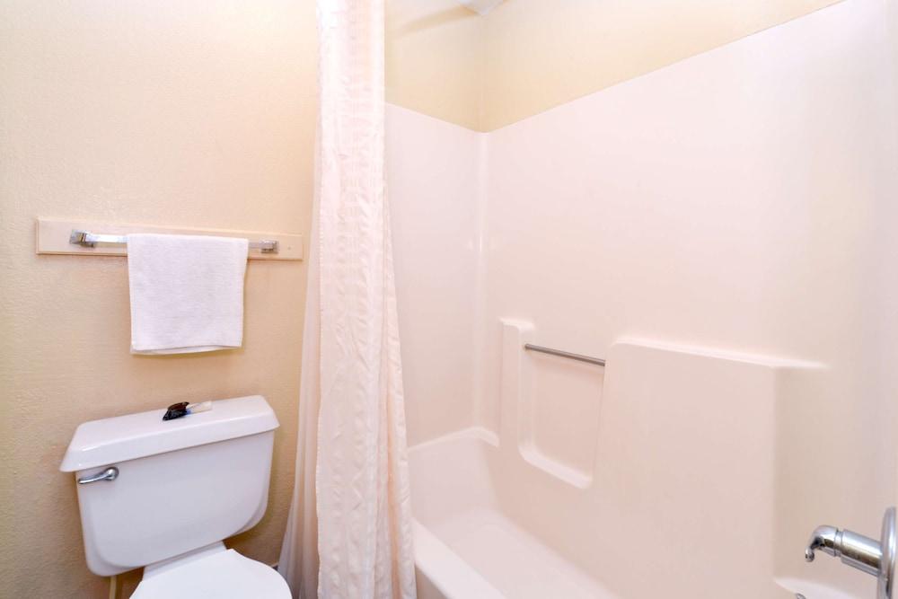 Americas Best Value Inn Monroeville photo 16