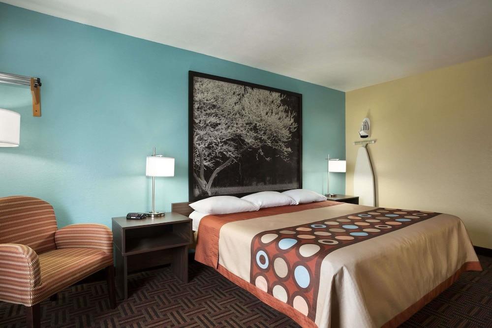 Super 8 by Wyndham Mt. Vernon IL photo 15
