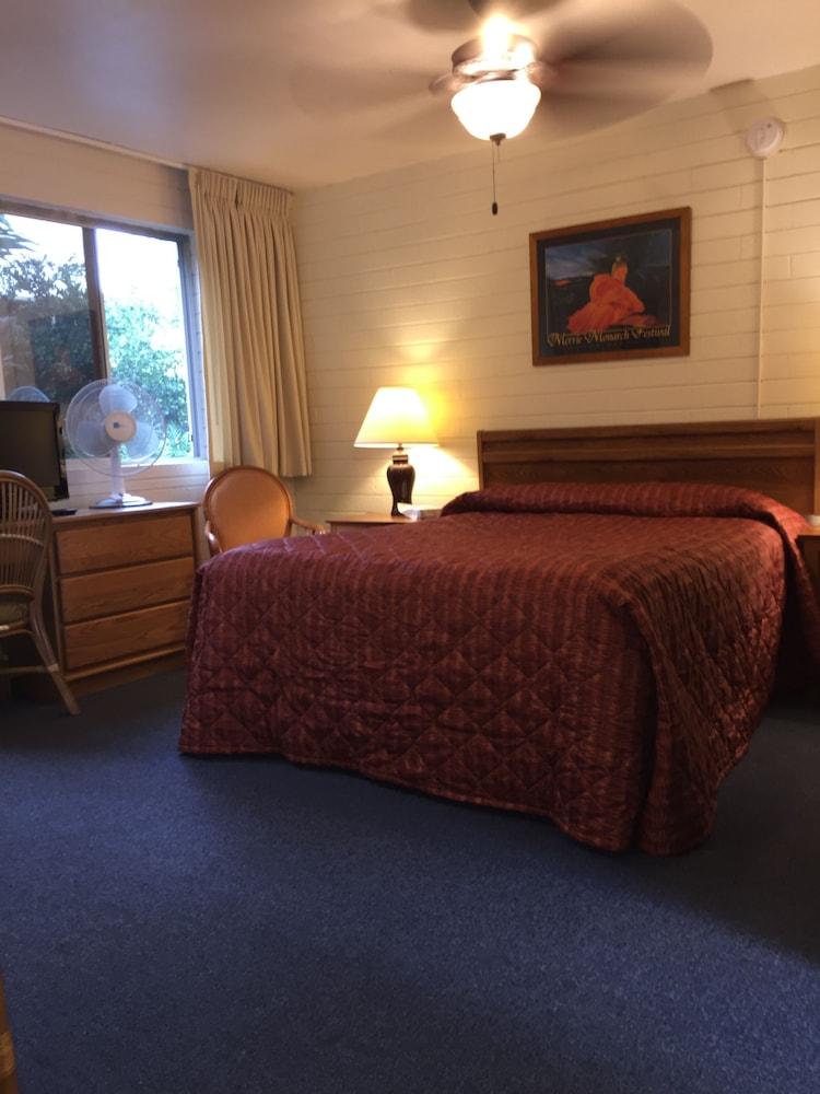 Dolphin Bay Hotel photo 9