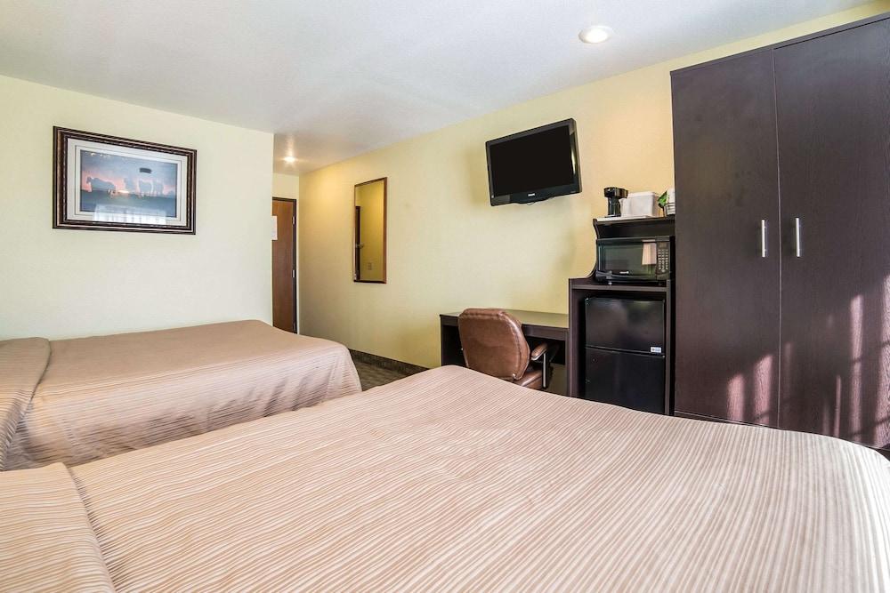 Quality Inn & Suites Elko photo 18