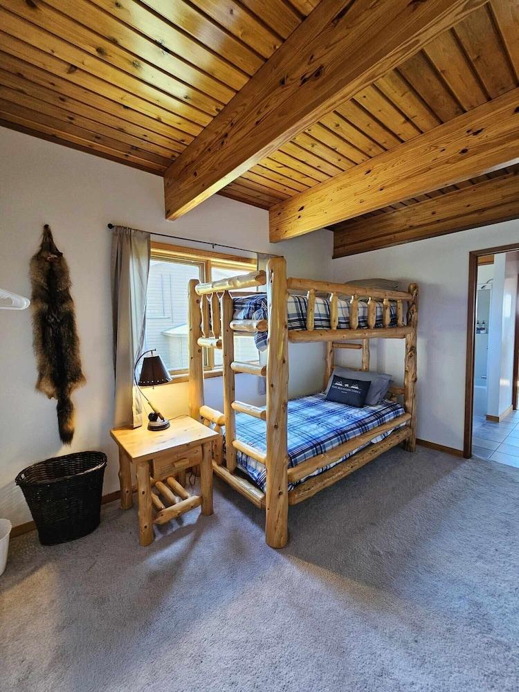 Bear Mountain Lodge photo 43