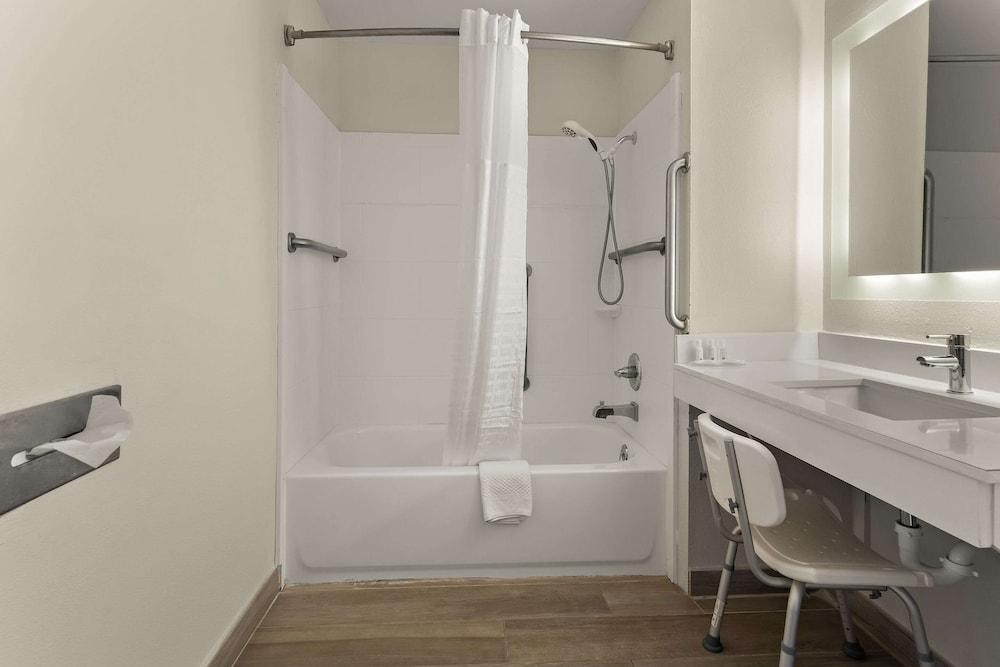 Quality Inn & Suites Dublin photo 23
