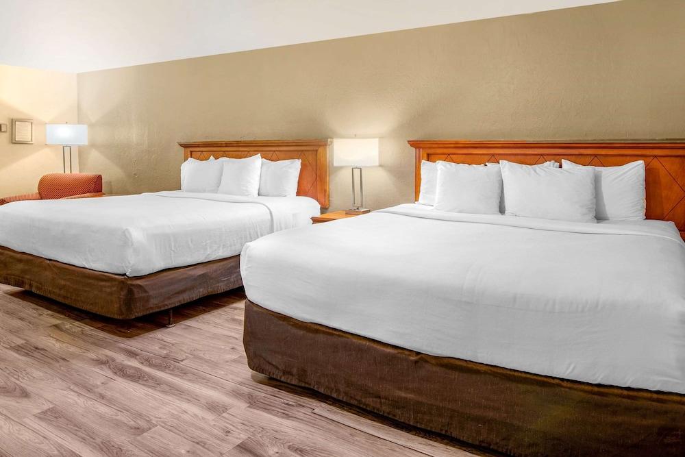 Econo Lodge  Inn & Suites Durango photo 13