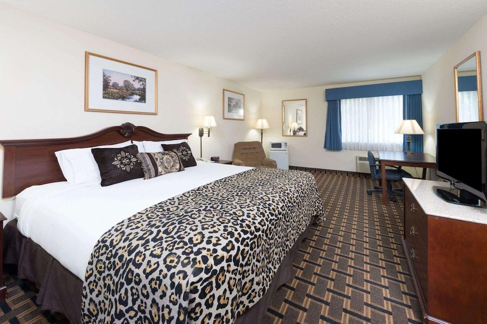 Baymont by Wyndham Osage Beach photo 12