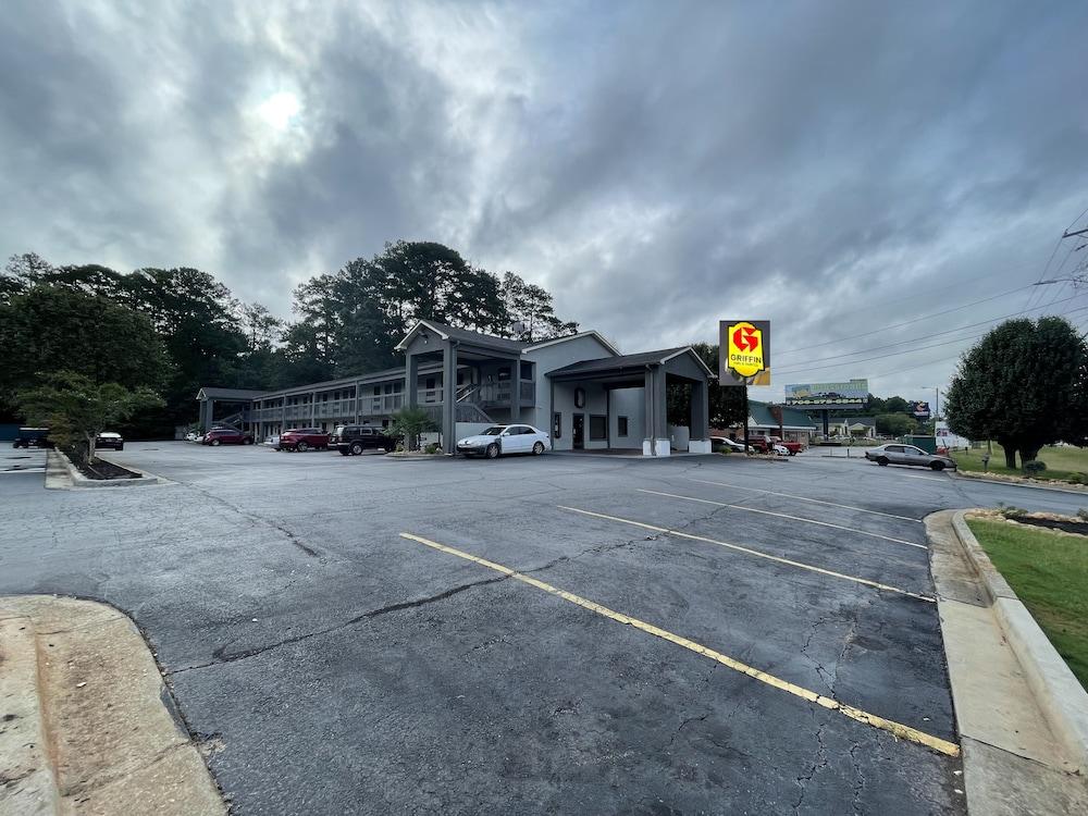 Griffin Inn and Suites photo 14
