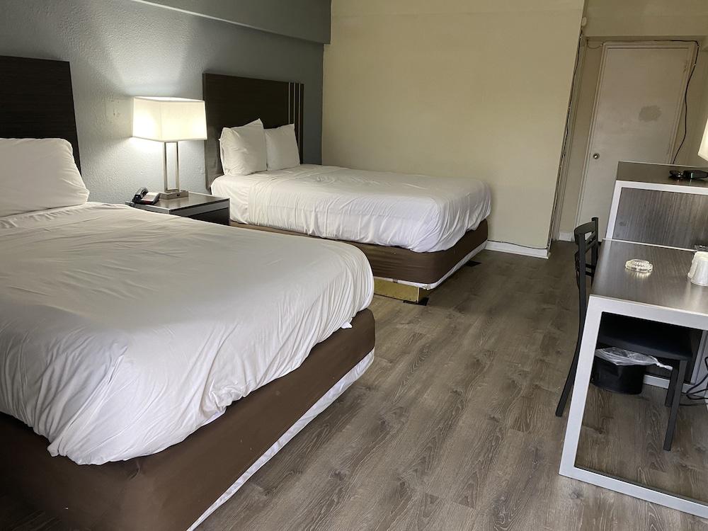 Red Carpet Inn & Suites photo 21