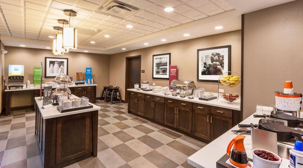 Hampton Inn & Suites Duluth North/Mall Area photo 28