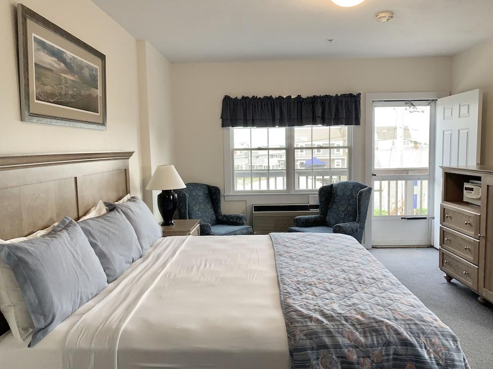 Lighthouse Inn photo 16