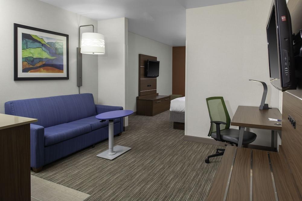 Holiday Inn Express & Suites Interstate 90 by IHG photo 9