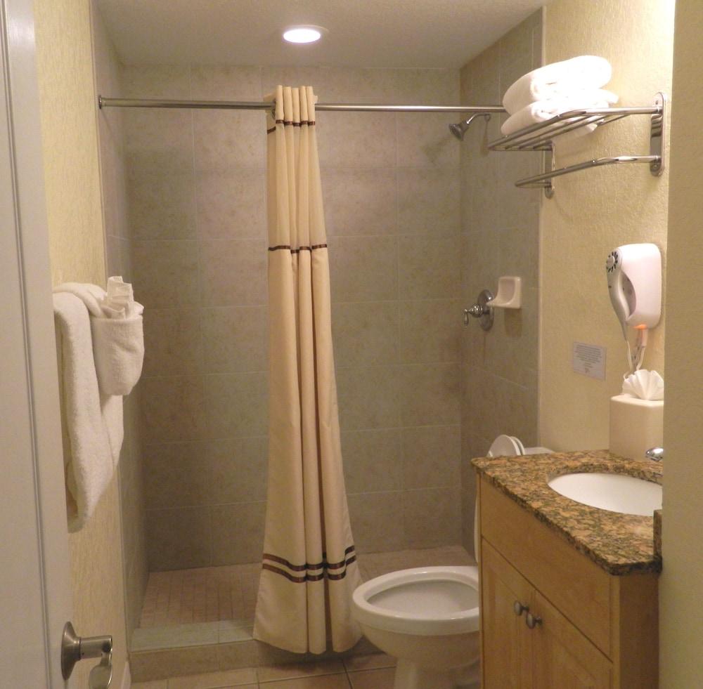Sunset Vistas Two Bedroom Beachfront Suites photo 6