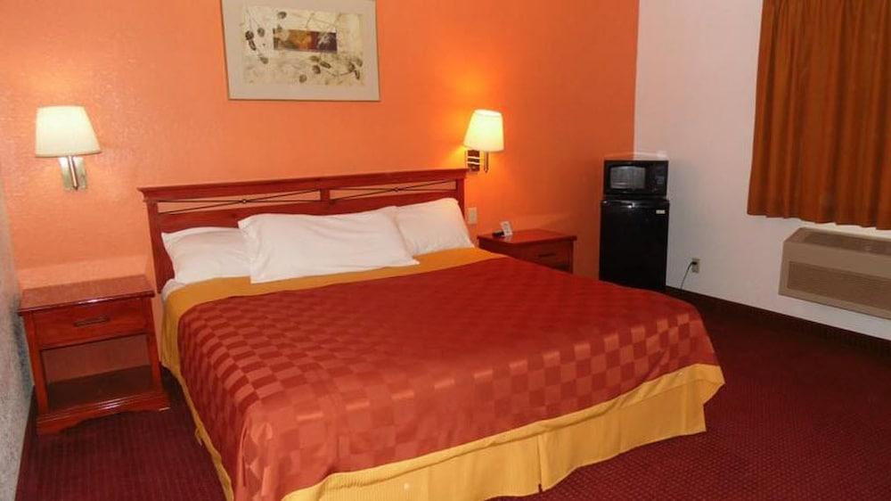 American Inn & Suites photo 3