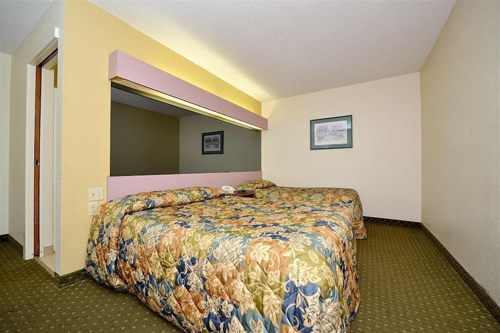 Travelers Inn photo 8