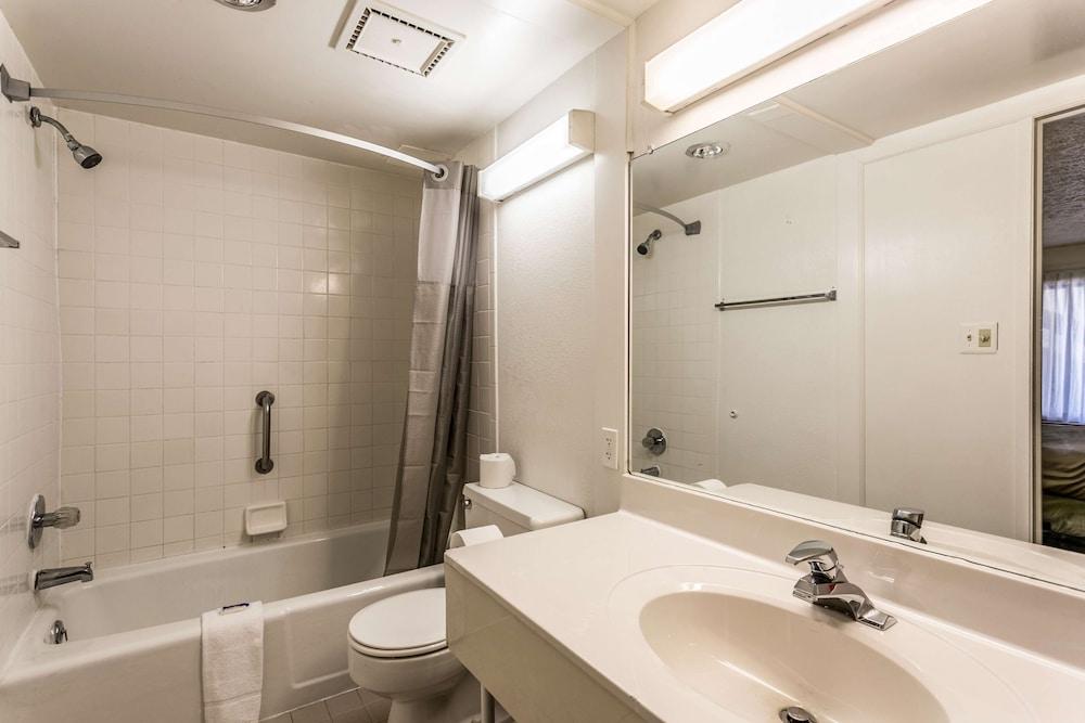 Americas Best Value Inn Edgewood photo 18