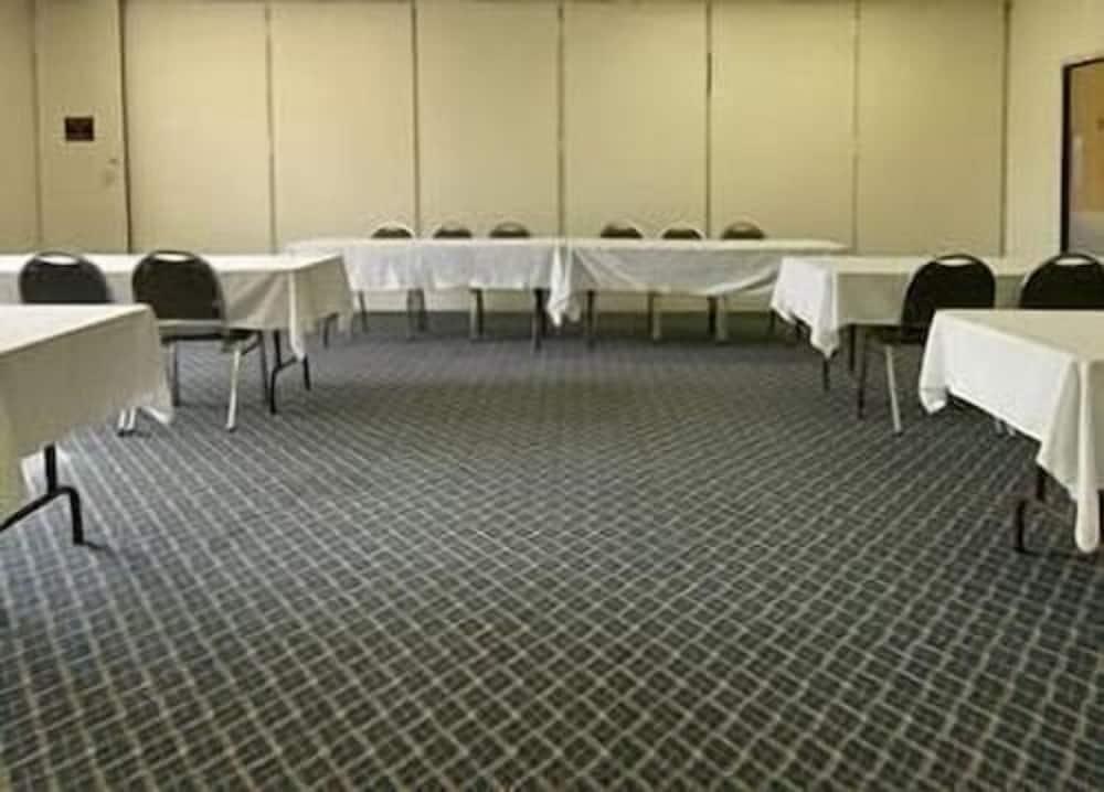 Days Inn by Wyndham Hillsboro TX photo 28
