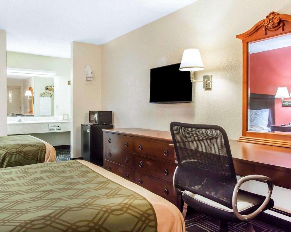 Econo Lodge Lanett photo 11