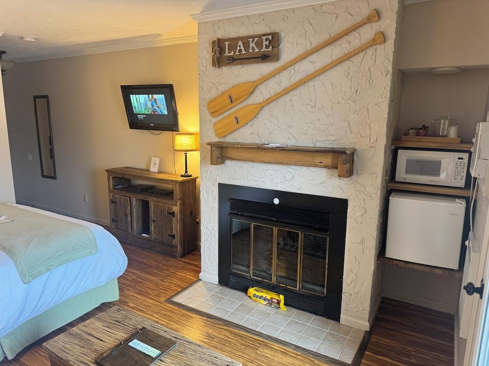LakeFront Lodge photo 31