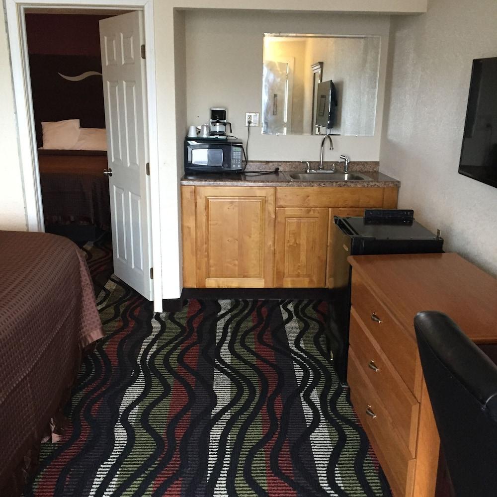 Town and Country Motel photo 10