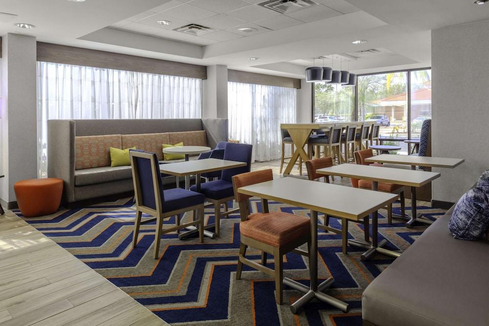 Hampton Inn Sarasota - I-75 Bee Ridge photo 3