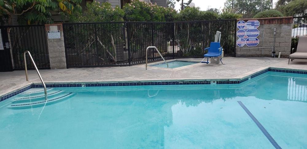 Oak Tree Inn photo 2