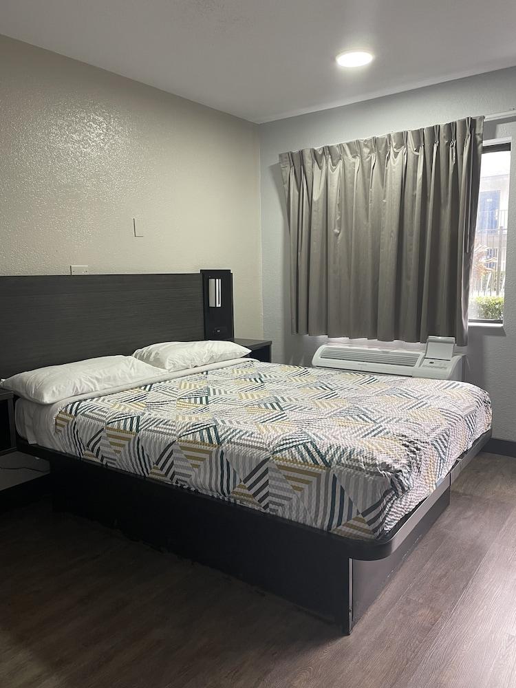 Motel 6 Lantana, FL photo 11