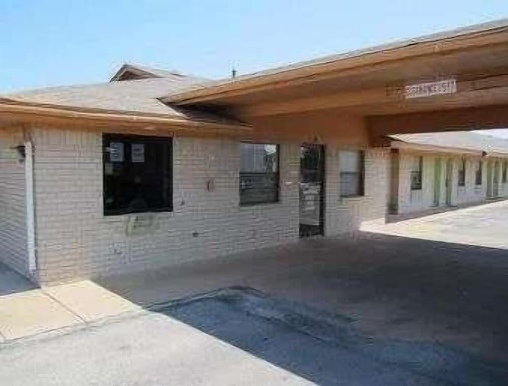 Budget Inn photo 3