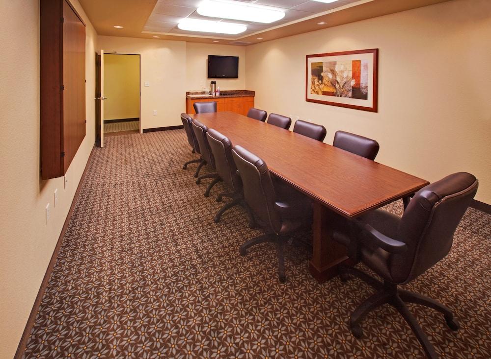 Candlewood Suites Bellevue by IHG photo 32