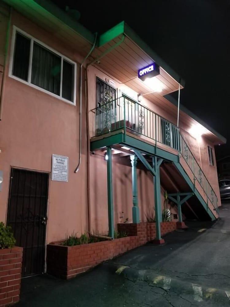 Travis Lodge Motel 16 photo 15