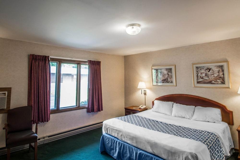 Econo Lodge Hornell photo 24