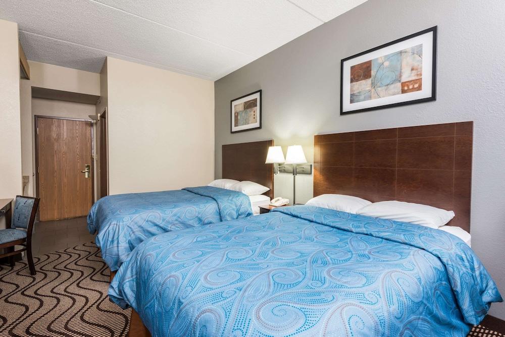 Super 8 by Wyndham Mars/Cranberry/Pittsburgh Area photo 3