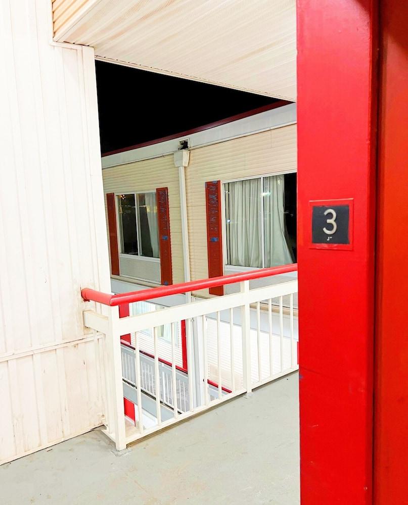 Bposhtels Charlotte - Hostel photo 11