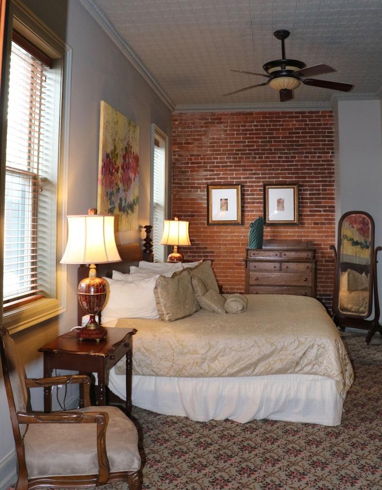 The Black Hawk Hotel photo 63
