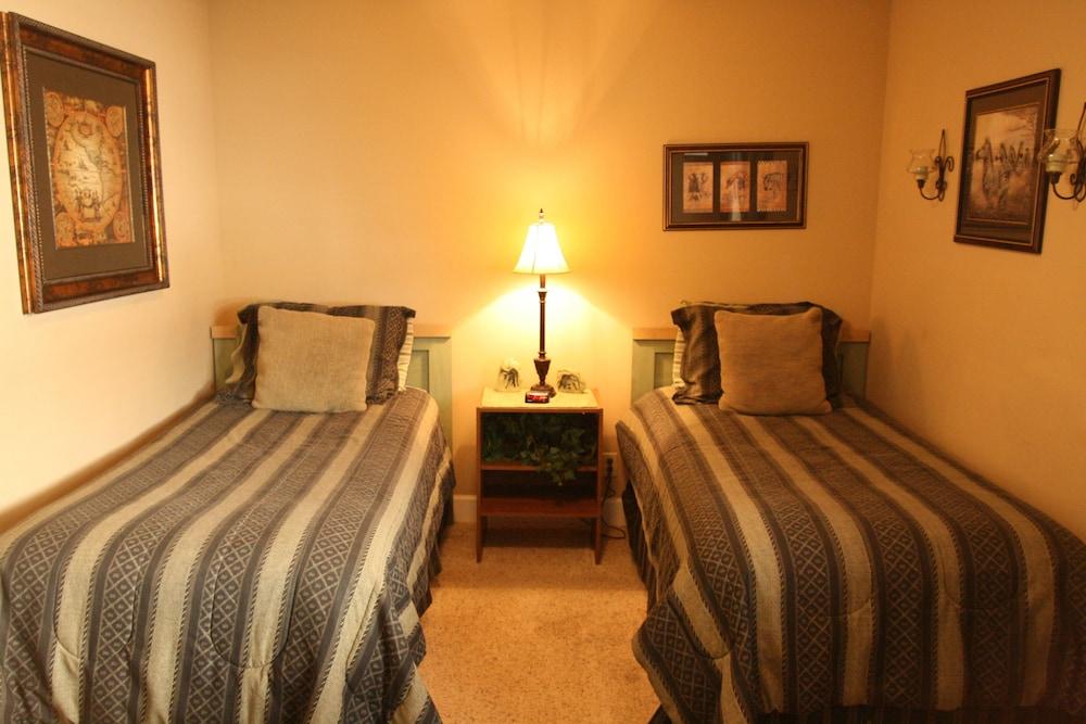 Monroe Street Suites photo 31
