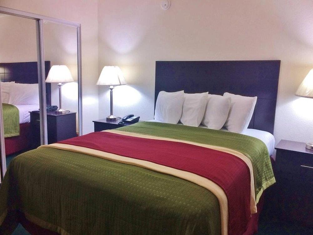 Travel Inn & Suites photo 15