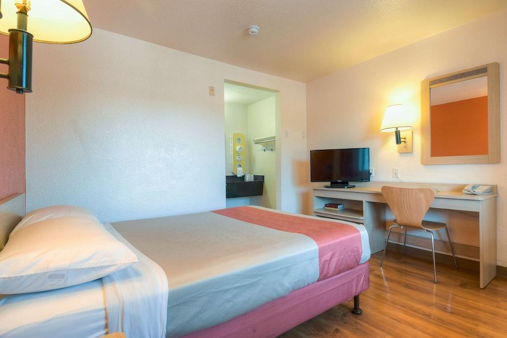 Motel 6 El Cajon, CA - San Diego photo 5