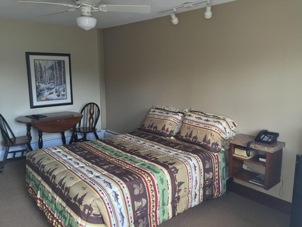 Evergreen Inn photo 6