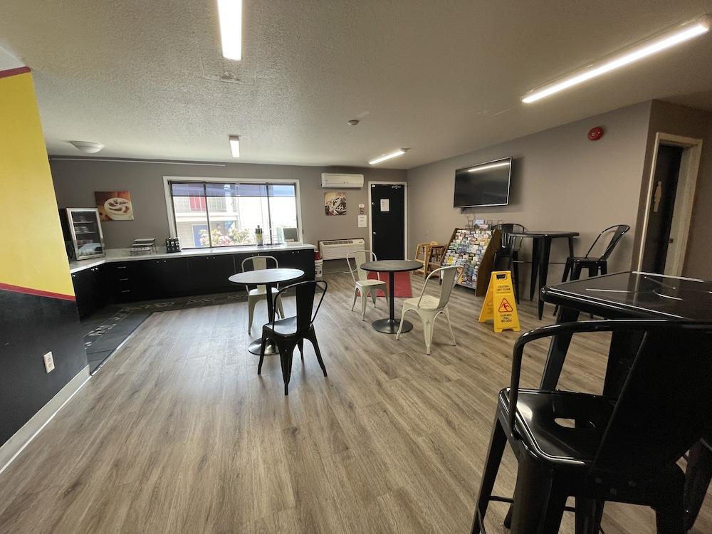 Sunnyside Inn & Suites photo 42