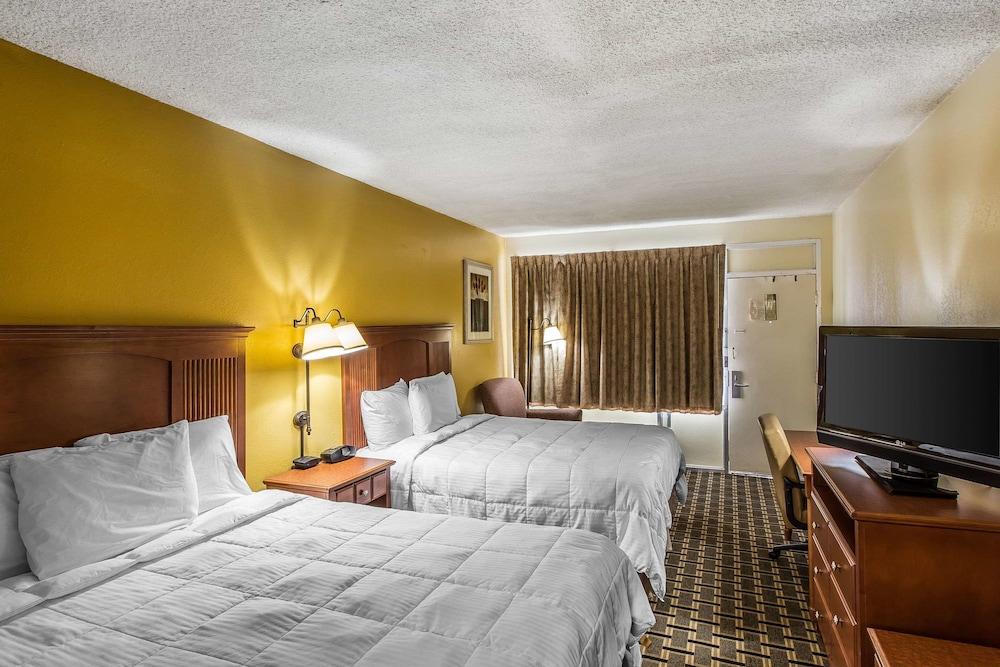 Econo Lodge Byron near Historic District - Warner Robins photo 25