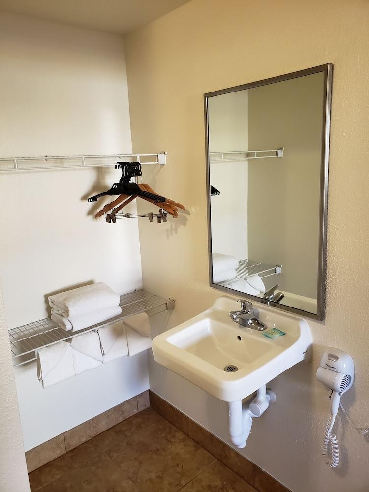 Oceanfront Inn and Suites photo 13