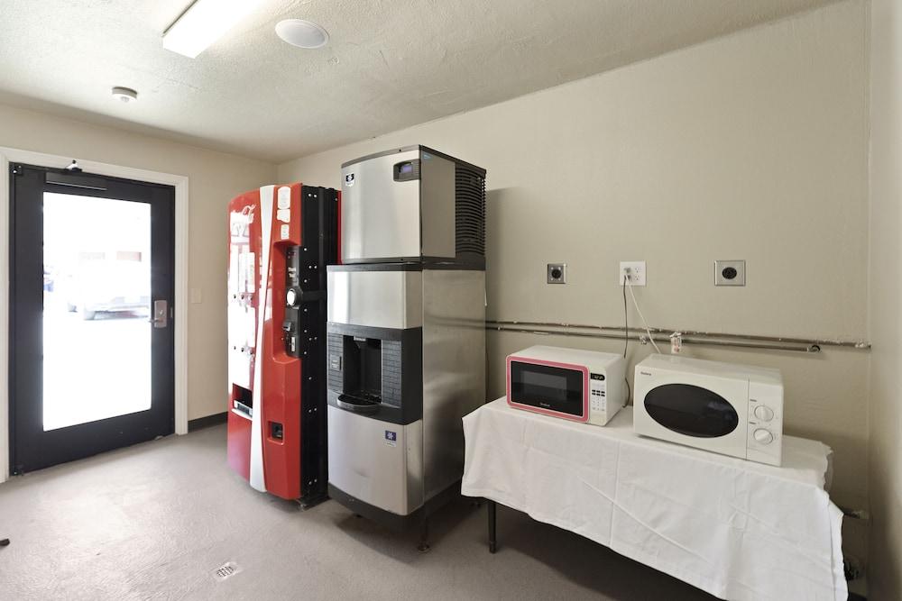 Le Blanc Inn & Suites photo 89