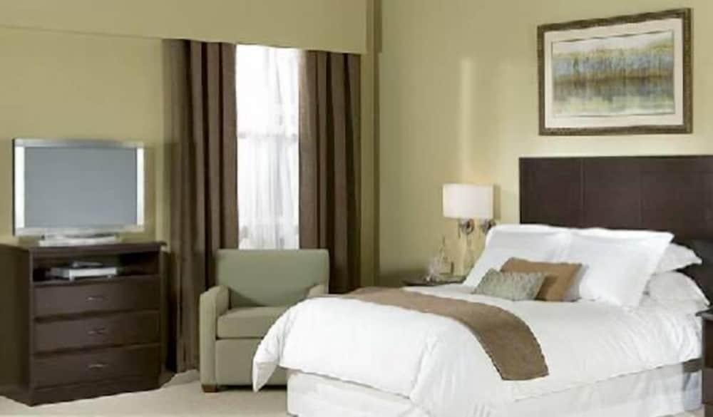 Ambassador Inn & Suites photo 4