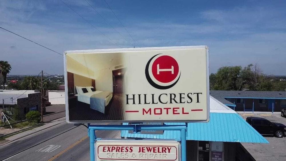 Hillcrest Motel photo 32